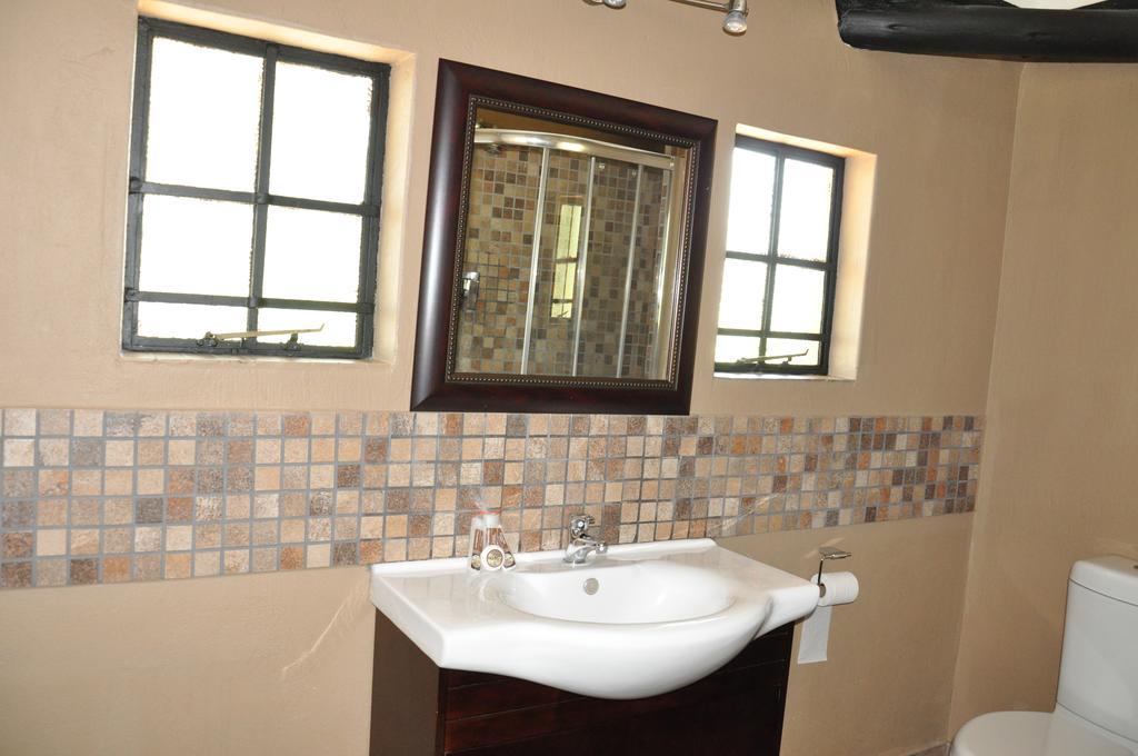 Ukutula Lion Lodge Beestekraal  Zimmer foto