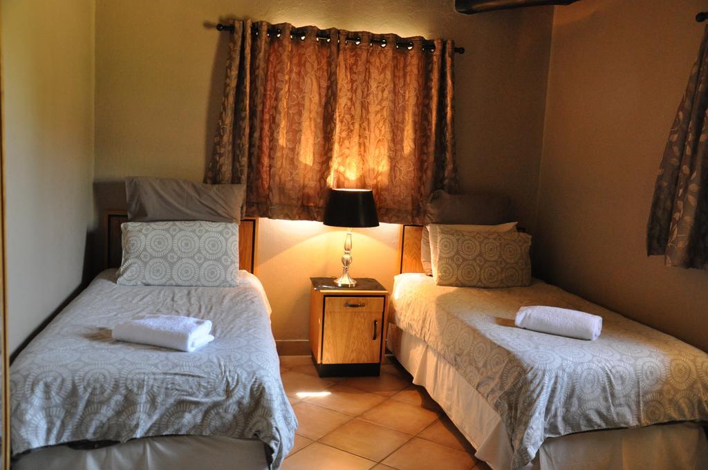 Ukutula Lion Lodge Beestekraal  Zimmer foto