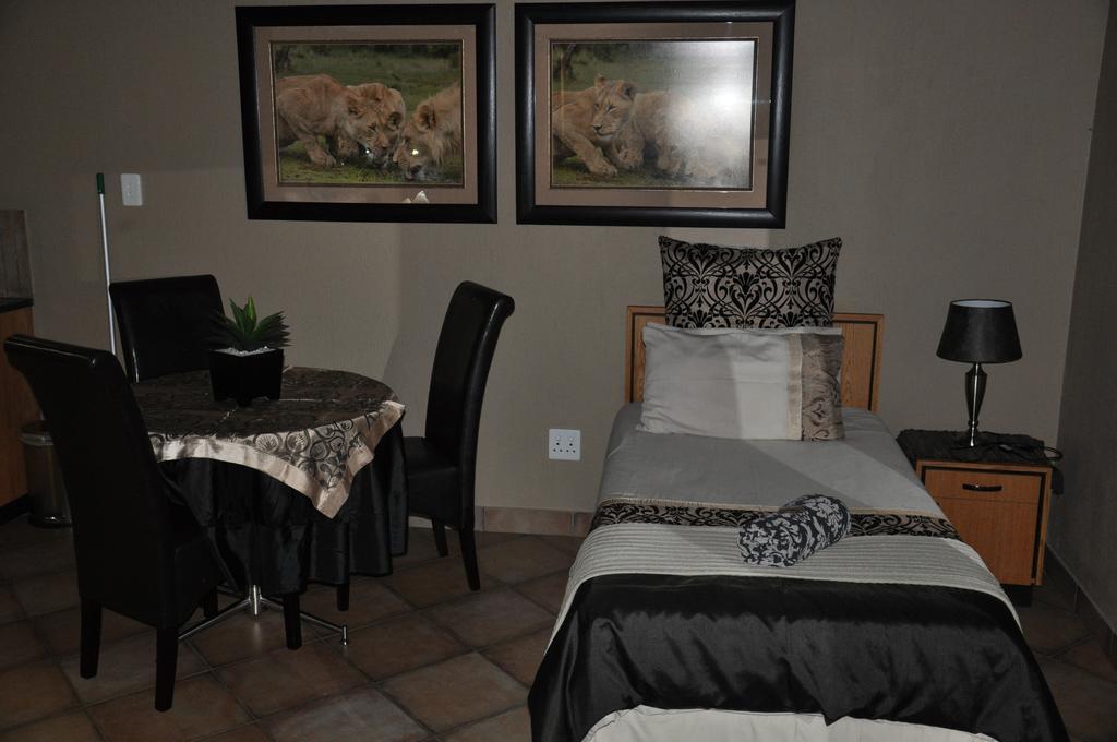 Ukutula Lion Lodge Beestekraal  Zimmer foto