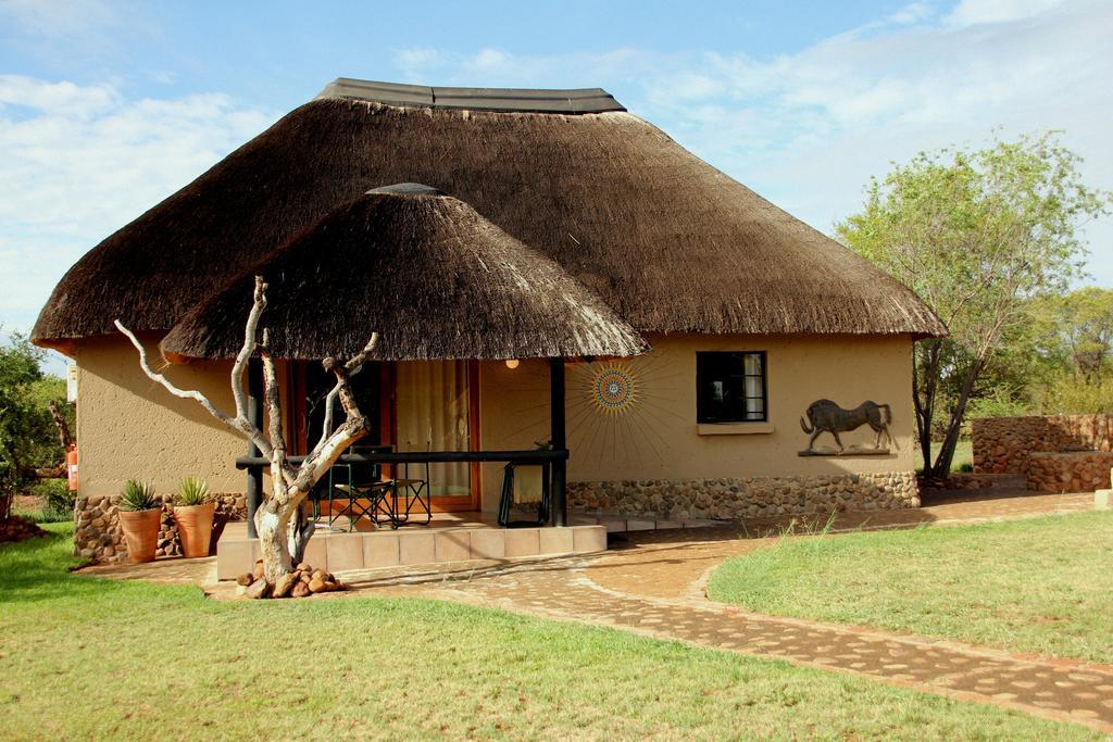 Ukutula Lion Lodge Beestekraal  Zimmer foto
