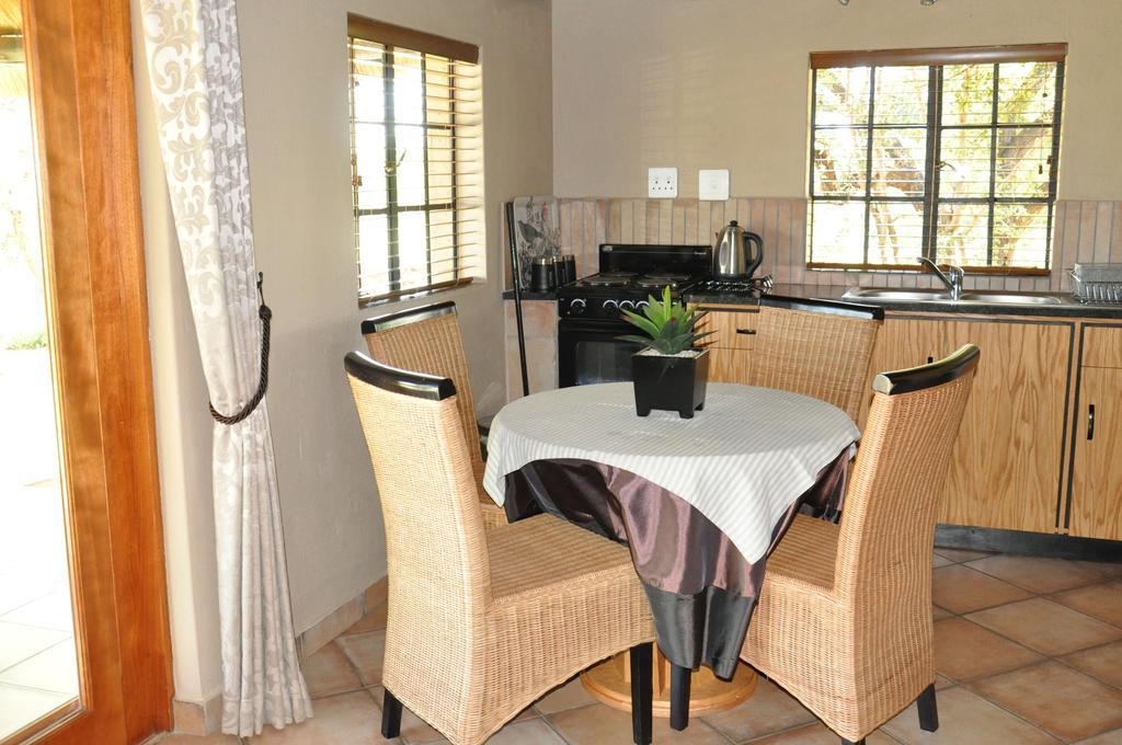 Ukutula Lion Lodge Beestekraal  Zimmer foto