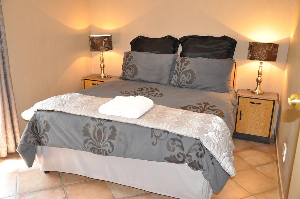Ukutula Lion Lodge Beestekraal  Zimmer foto